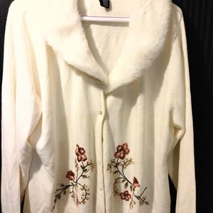 Button-down sweater with removable Faux fur collar